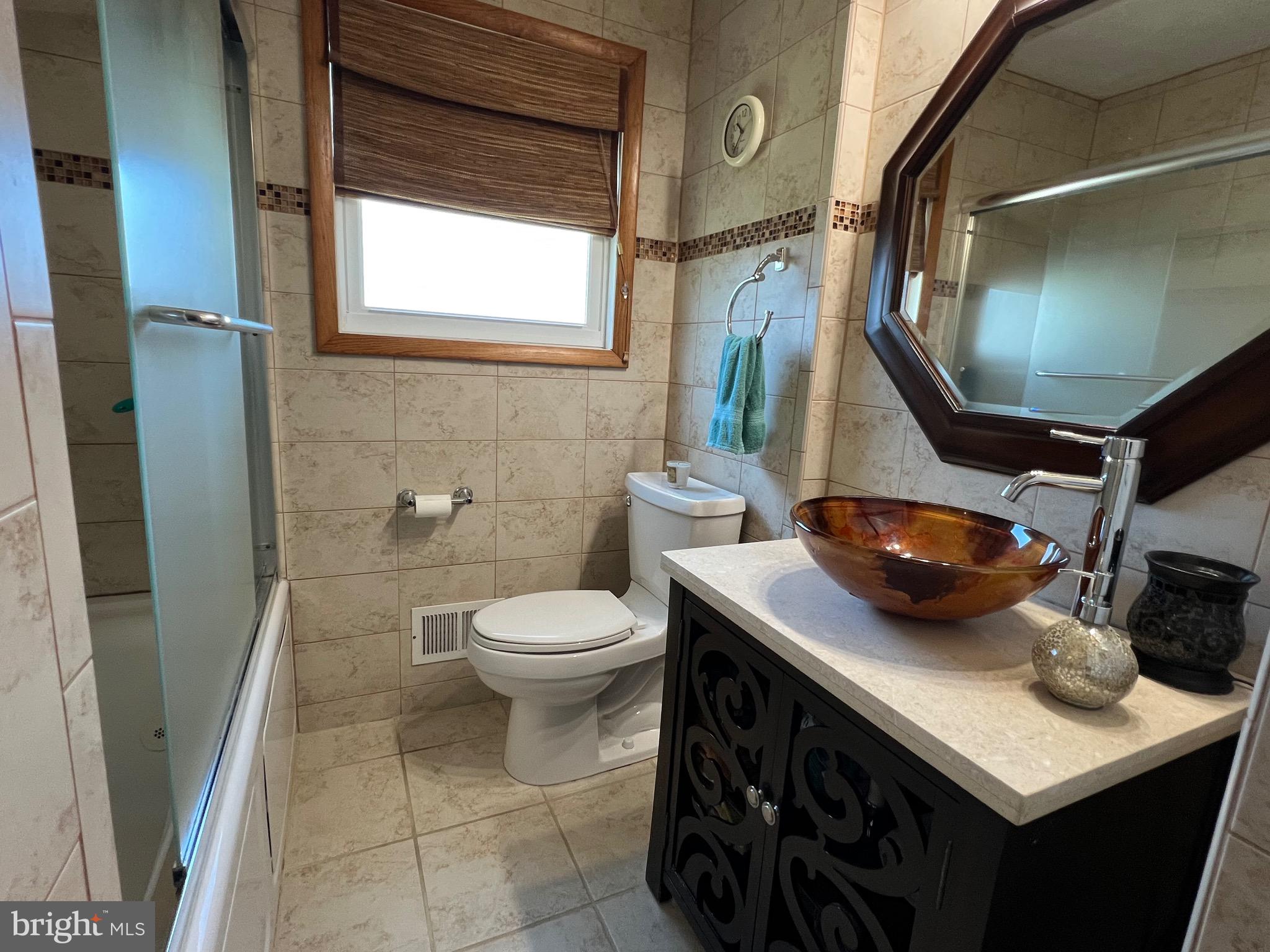 9 Rock Royal Road Hamilton, NJ 08620 - Photo 11 of 17 Bath with Linen closet