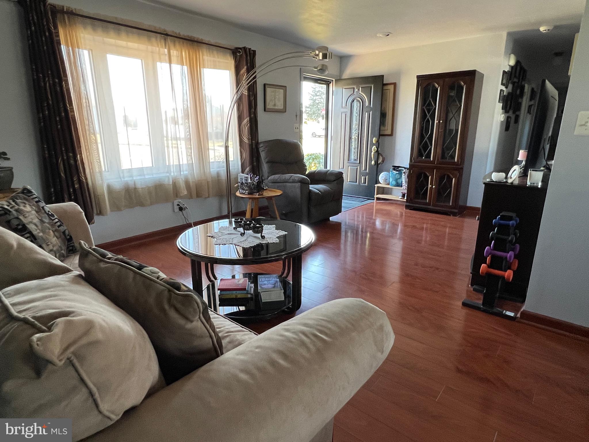 9 Rock Royal Road Hamilton, NJ 08620 - Photo 3 of 17 Living room