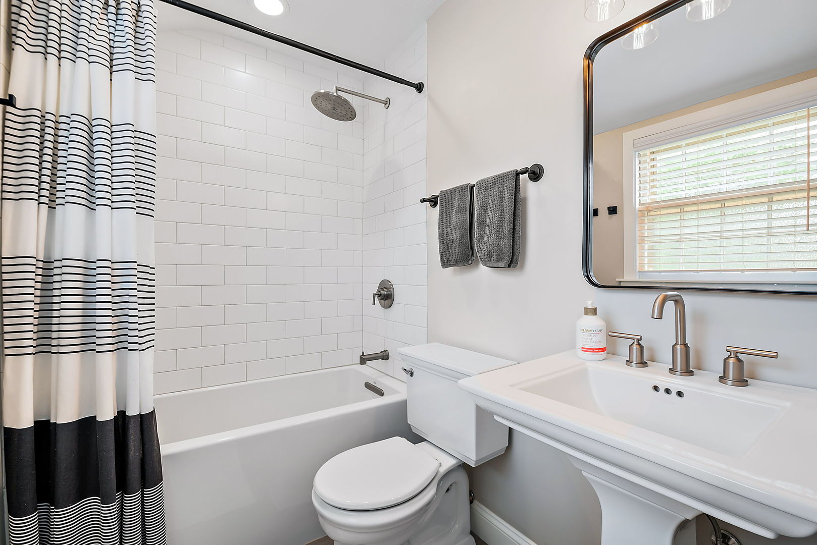 1202 South 4th Street St. Charles, IL 60174 - Photo 15 of 22 a bathroom with a sink toilet tub and shower