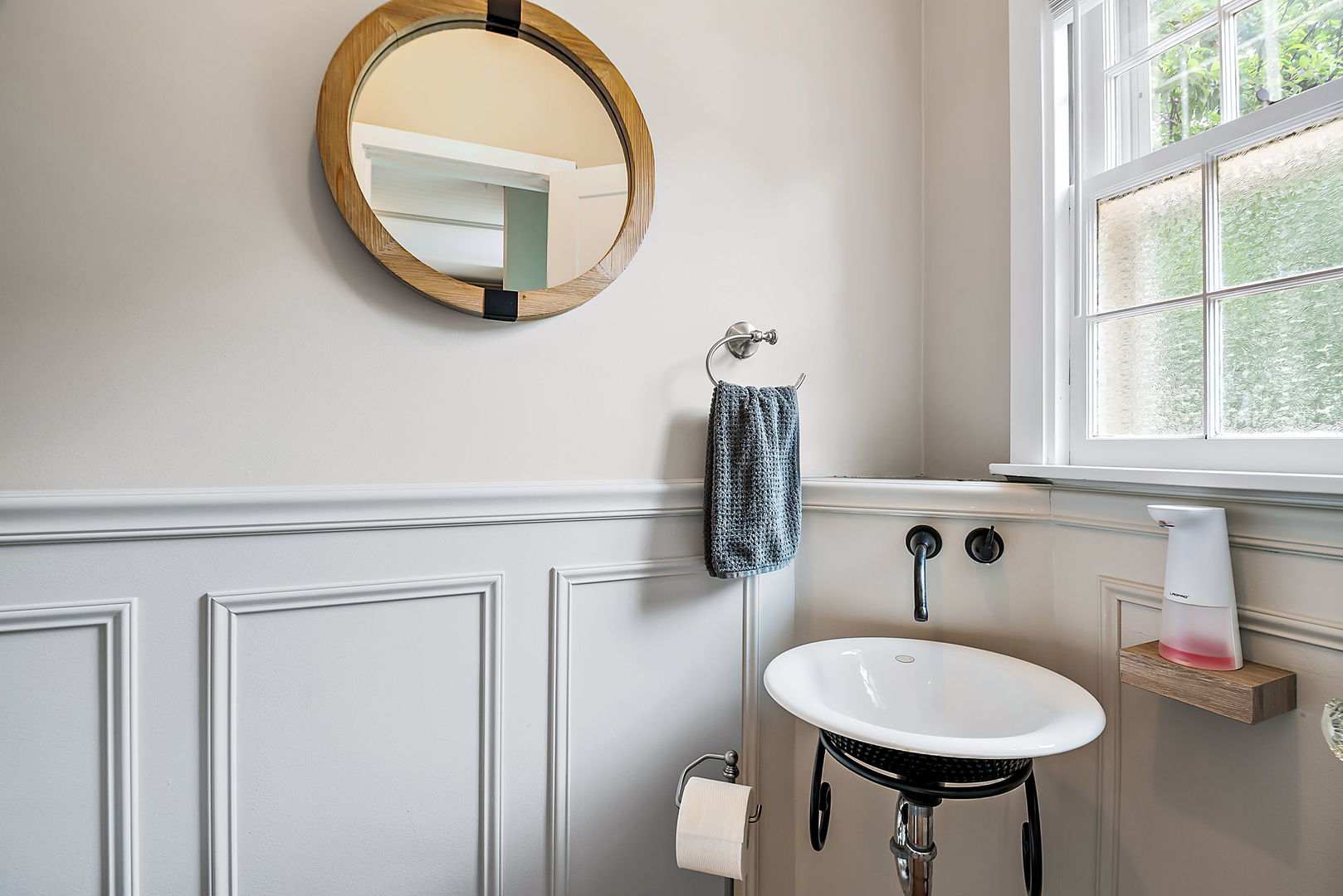 1202 South 4th Street St. Charles, IL 60174 - Photo 10 of 22 a bathroom with a sink and a mirror