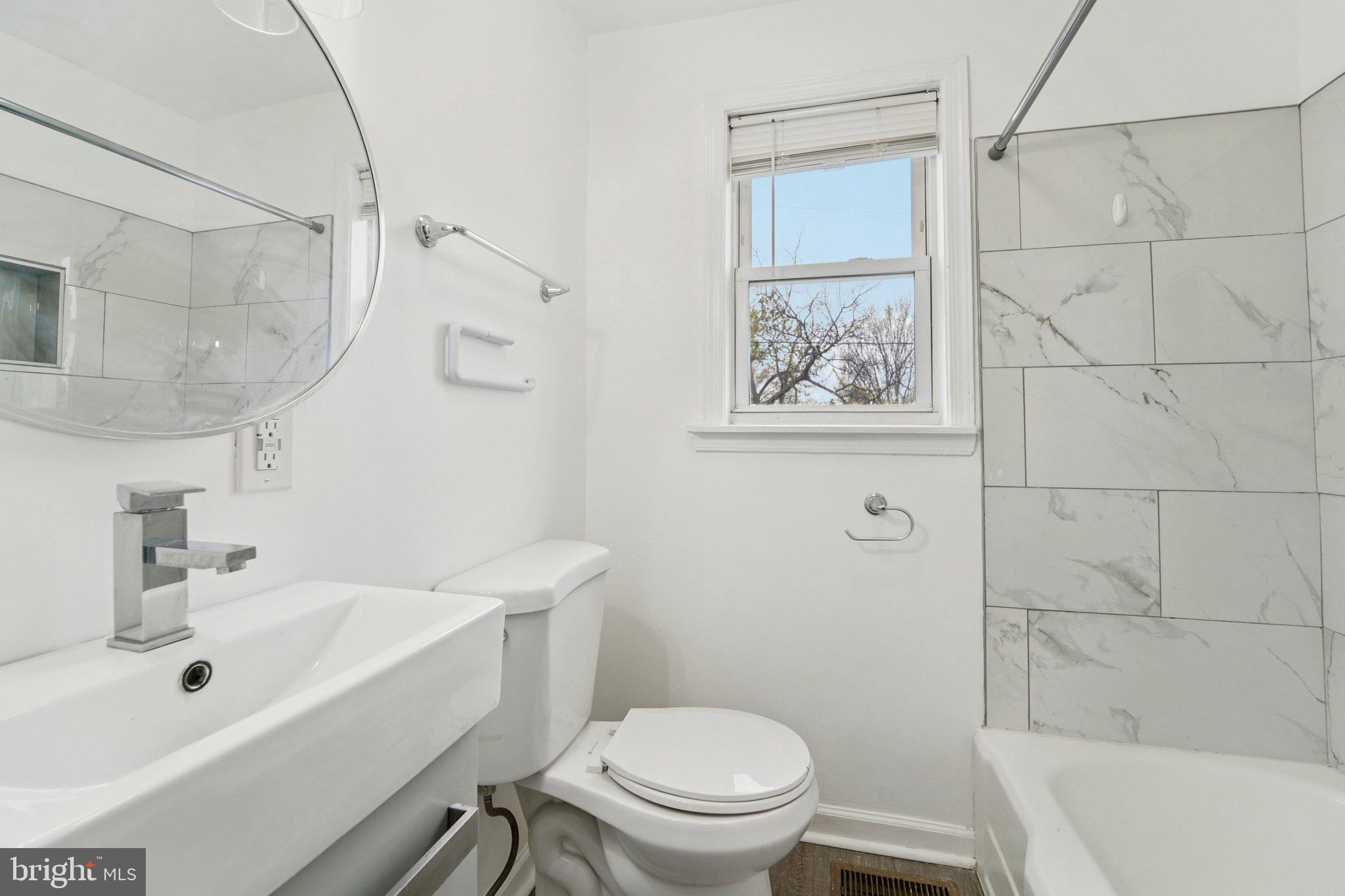 800 Stoll Street Baltimore, MD 21225 - Photo 11 of 24 a bathroom with a sink toilet and shower