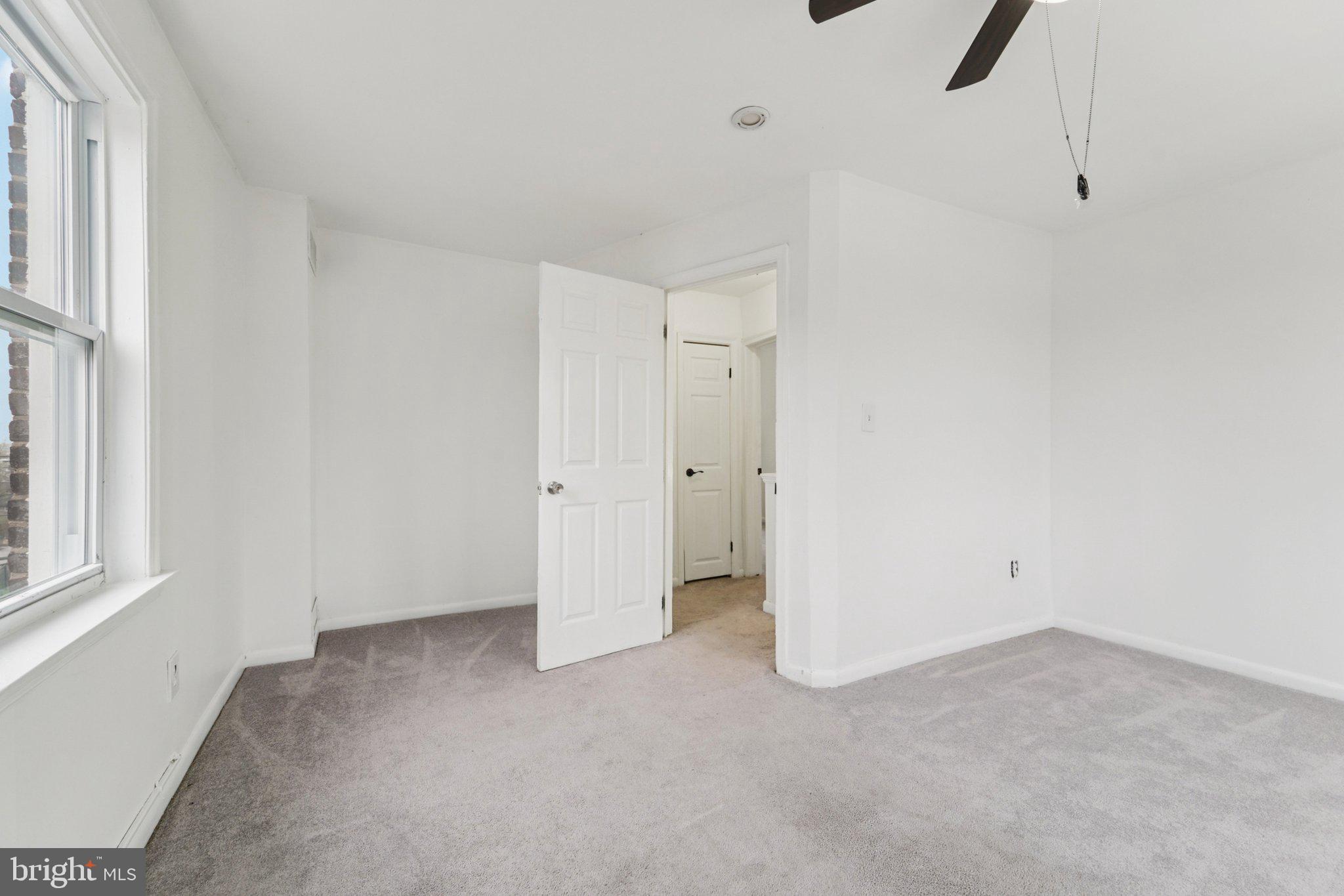 800 Stoll Street Baltimore, MD 21225 - Photo 16 of 24 an empty room with windows