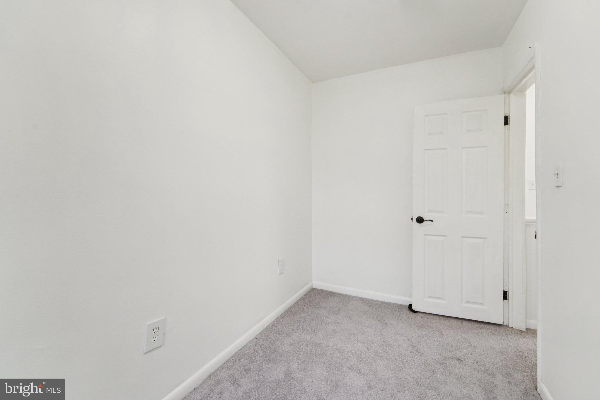 800 Stoll Street Baltimore, MD 21225 - Photo 18 of 24 a view of small space