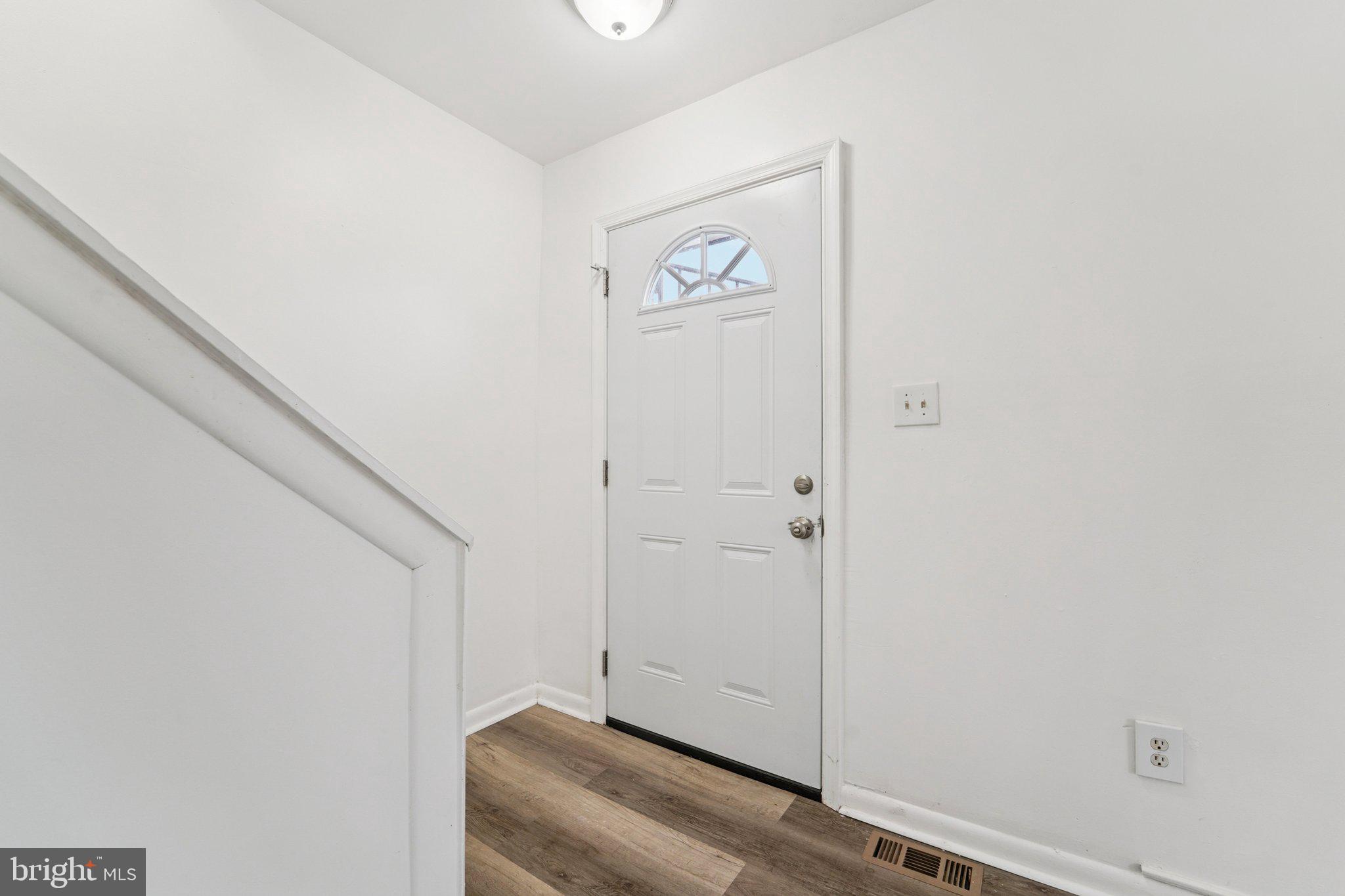 800 Stoll Street Baltimore, MD 21225 - Photo 2 of 24 a view of room with window