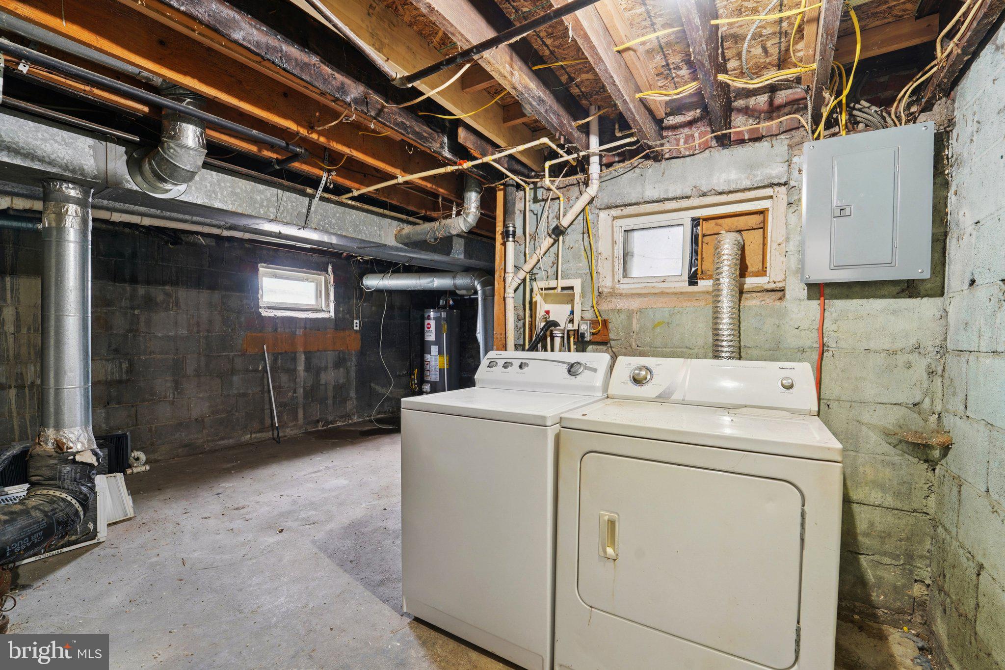 800 Stoll Street Baltimore, MD 21225 - Photo 22 of 24 a utility room with dryer and washer