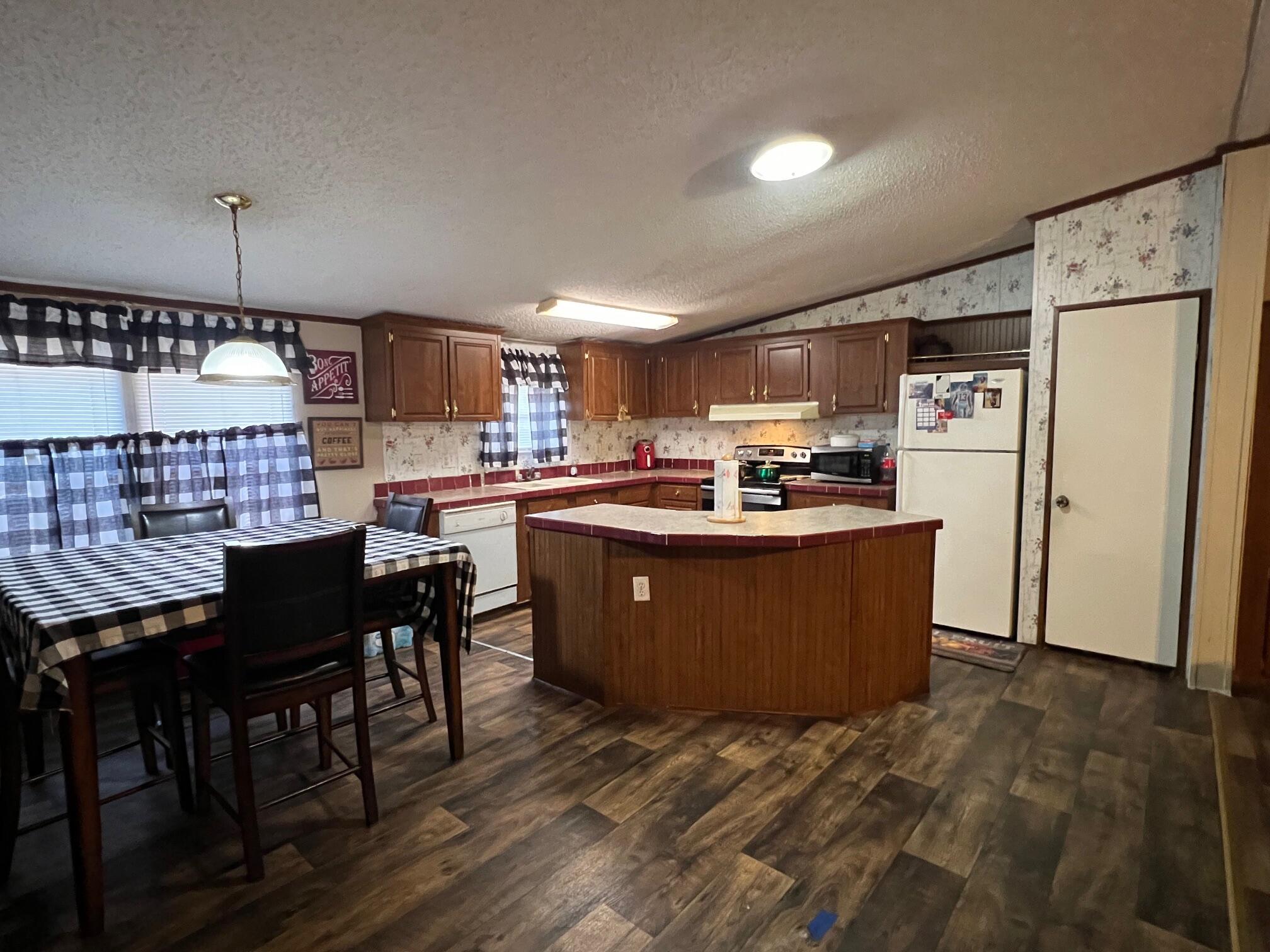 1159 Challenger Court Summerton, SC 29148 - Photo 3 of 8 IMG_4121