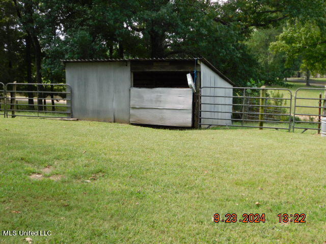 4971 Church Road Nesbit, MS 38651 - Photo 27 of 30 small horse stall