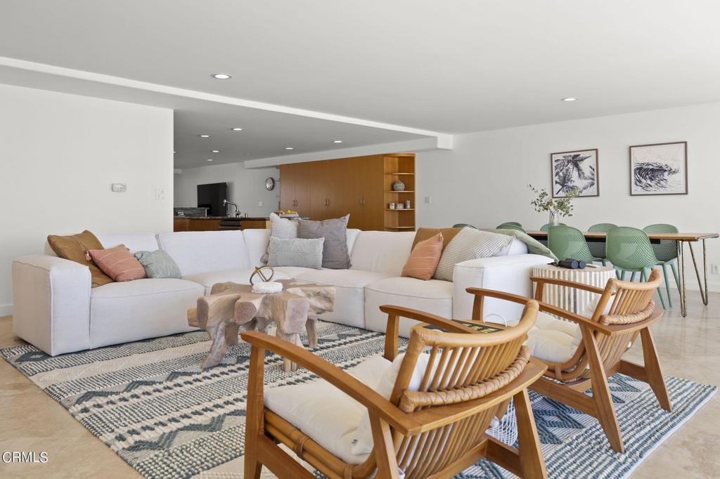 3757 Ocean Drive Oxnard, CA 93035 - Photo 13 of 60 Living Room