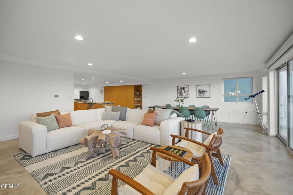 3757 Ocean Drive Oxnard, CA 93035 - Photo 15 of 60 Living Room
