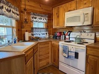 $655,700 | 504 N Avenue North, Johnson City, TX 78636