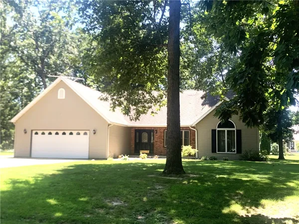$294,500 | 39 Beyers Lake Estate, Pana, IL 62557