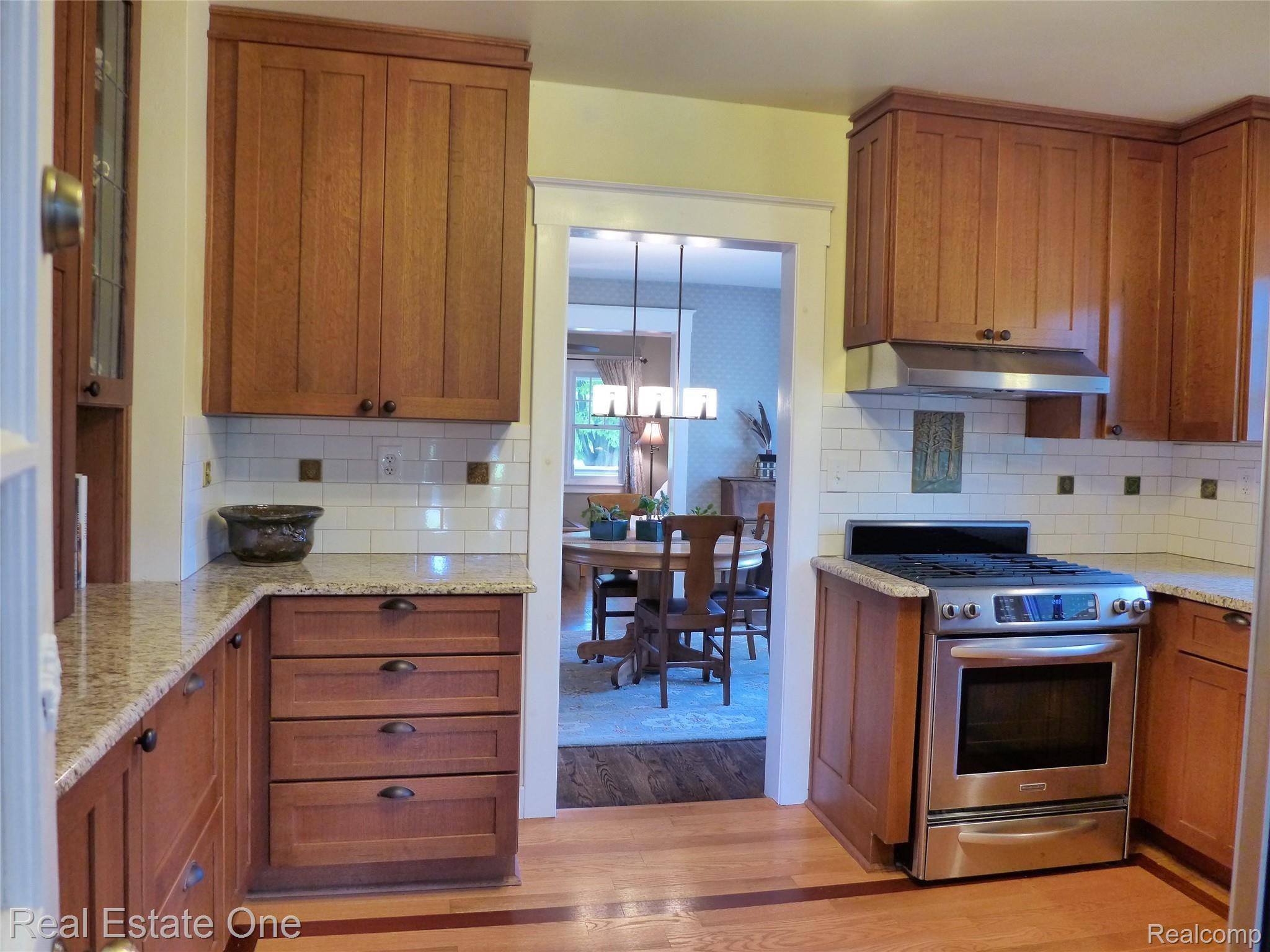 Quarter Sawn Oak Cabinets in Kitchen looking into Dining Room
