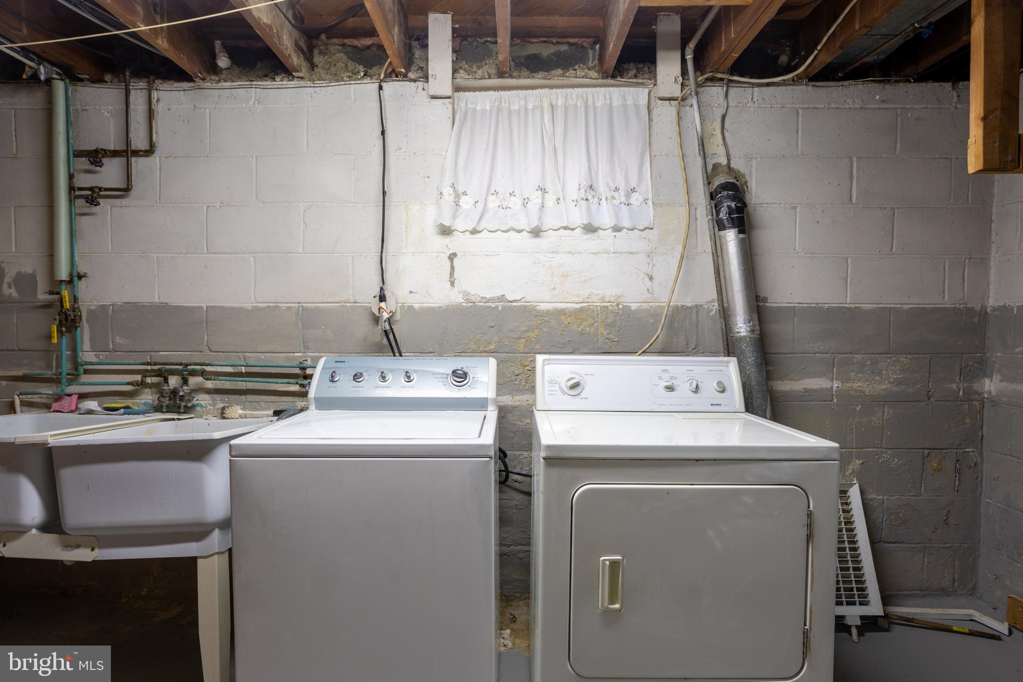 8300 Dalesford Road Baltimore, MD 21234 - Photo 11 of 32 Washer-Dryer