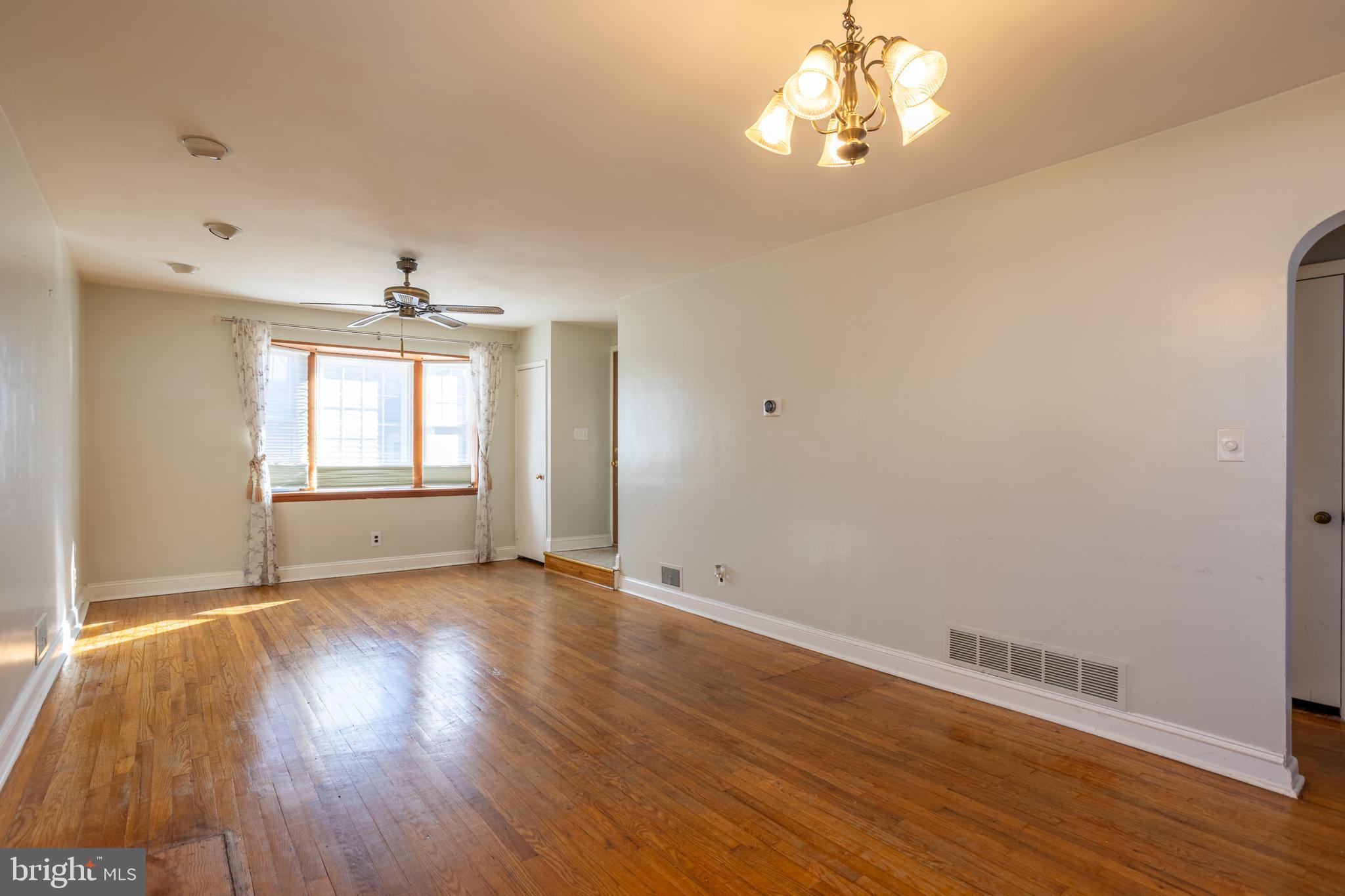 8300 Dalesford Road Baltimore, MD 21234 - Photo 19 of 32 Dining room/living room