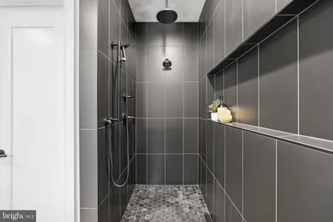 $2,850,000 | 5047 MacArthur Boulevard Northwest, Washington, DC 20016