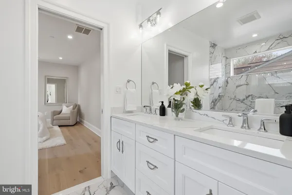 $2,850,000 | 5047 MacArthur Boulevard Northwest, Washington, DC 20016