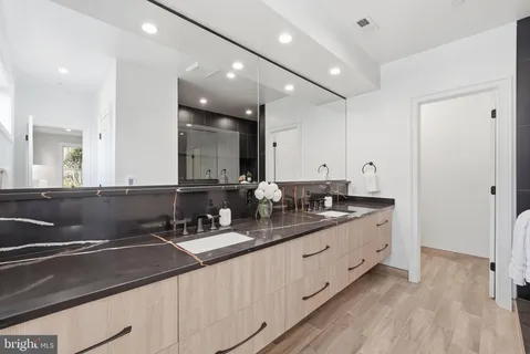 $2,850,000 | 5047 MacArthur Boulevard Northwest, Washington, DC 20016