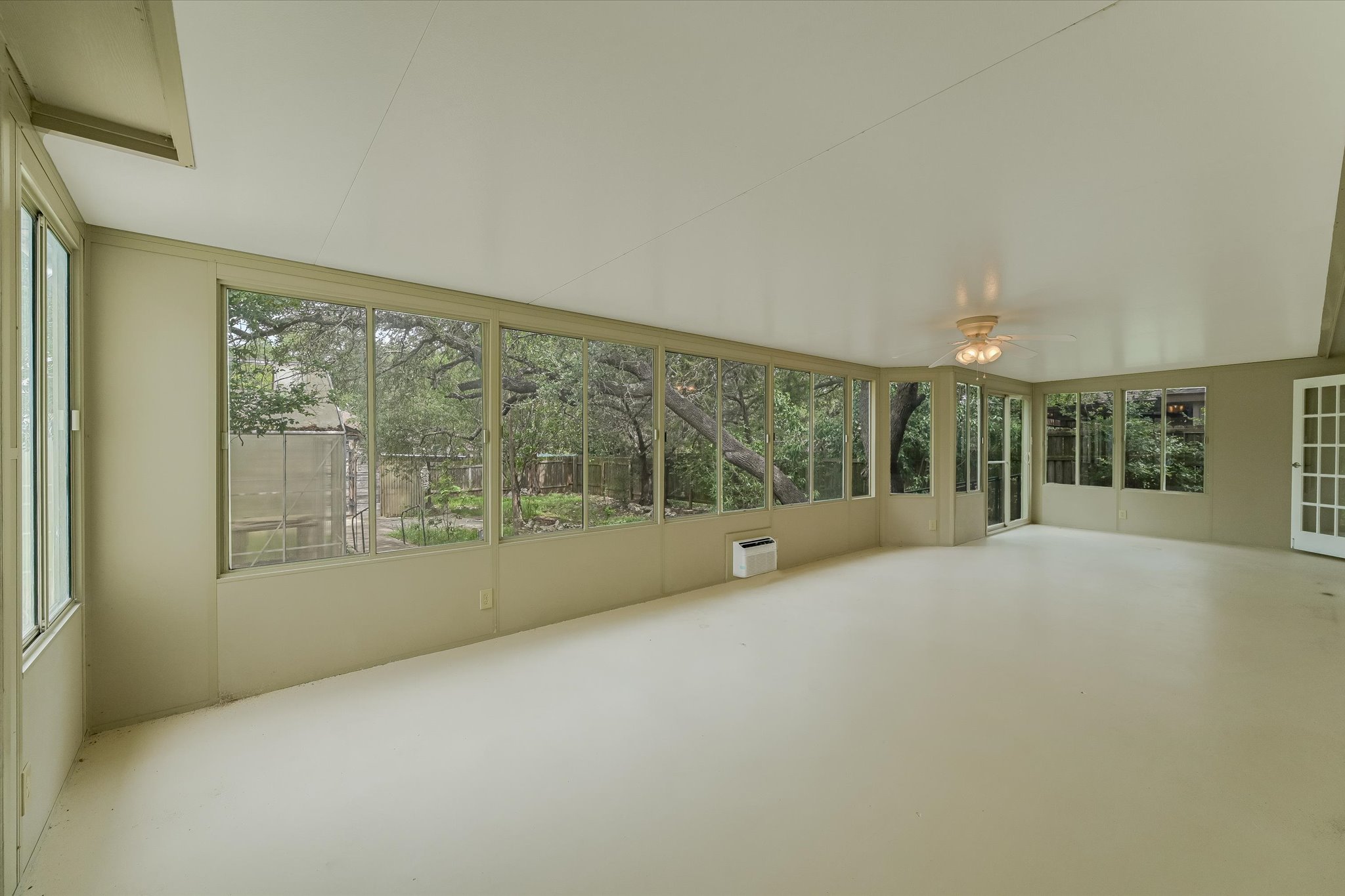 4 Memory Lane Wimberley, TX 78676 - Photo 9 of 24 Actual photo of the previous phots of the sun room