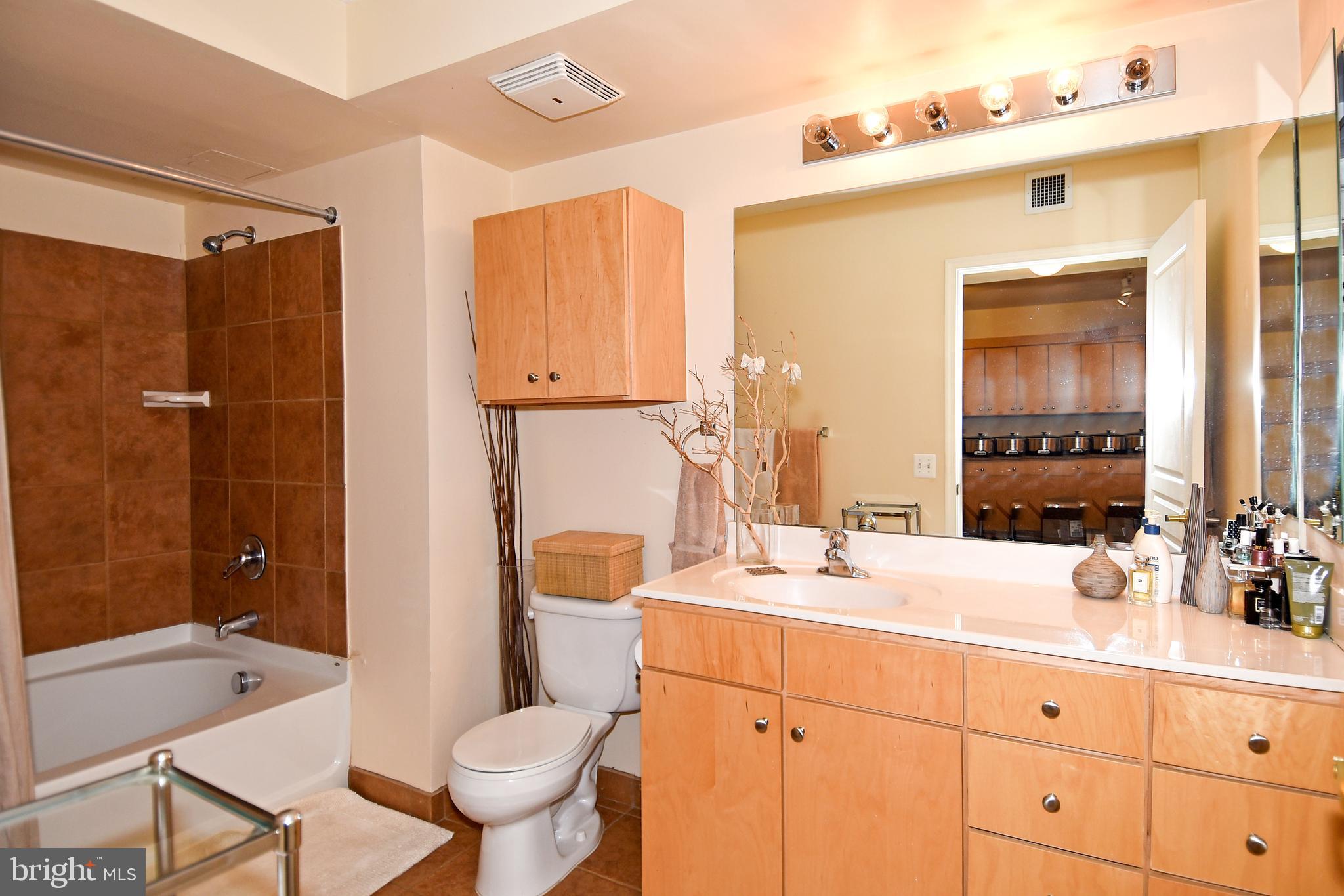 616 E Street Northwest, Unit 902 Washington, DC 20004 - Photo 12 of 20