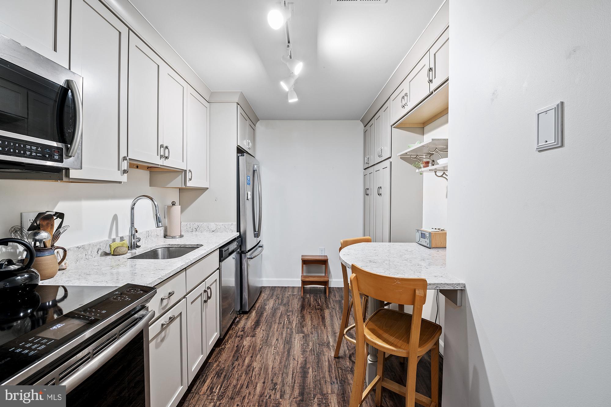 5712 Roland Avenue, Unit TB Baltimore, MD 21210 - Photo 13 of 29 New appliances