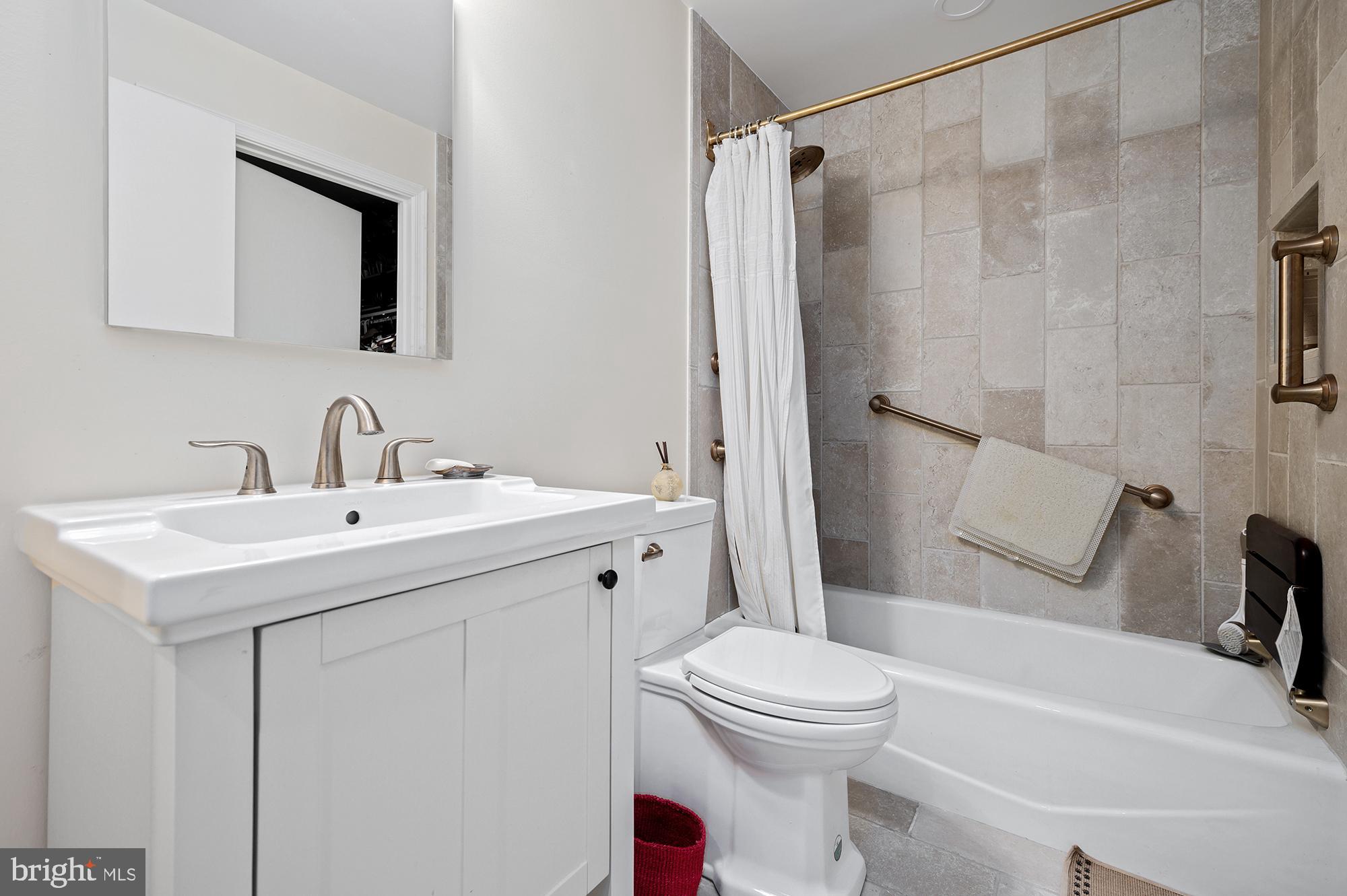 5712 Roland Avenue, Unit TB Baltimore, MD 21210 - Photo 19 of 29 Bathroom