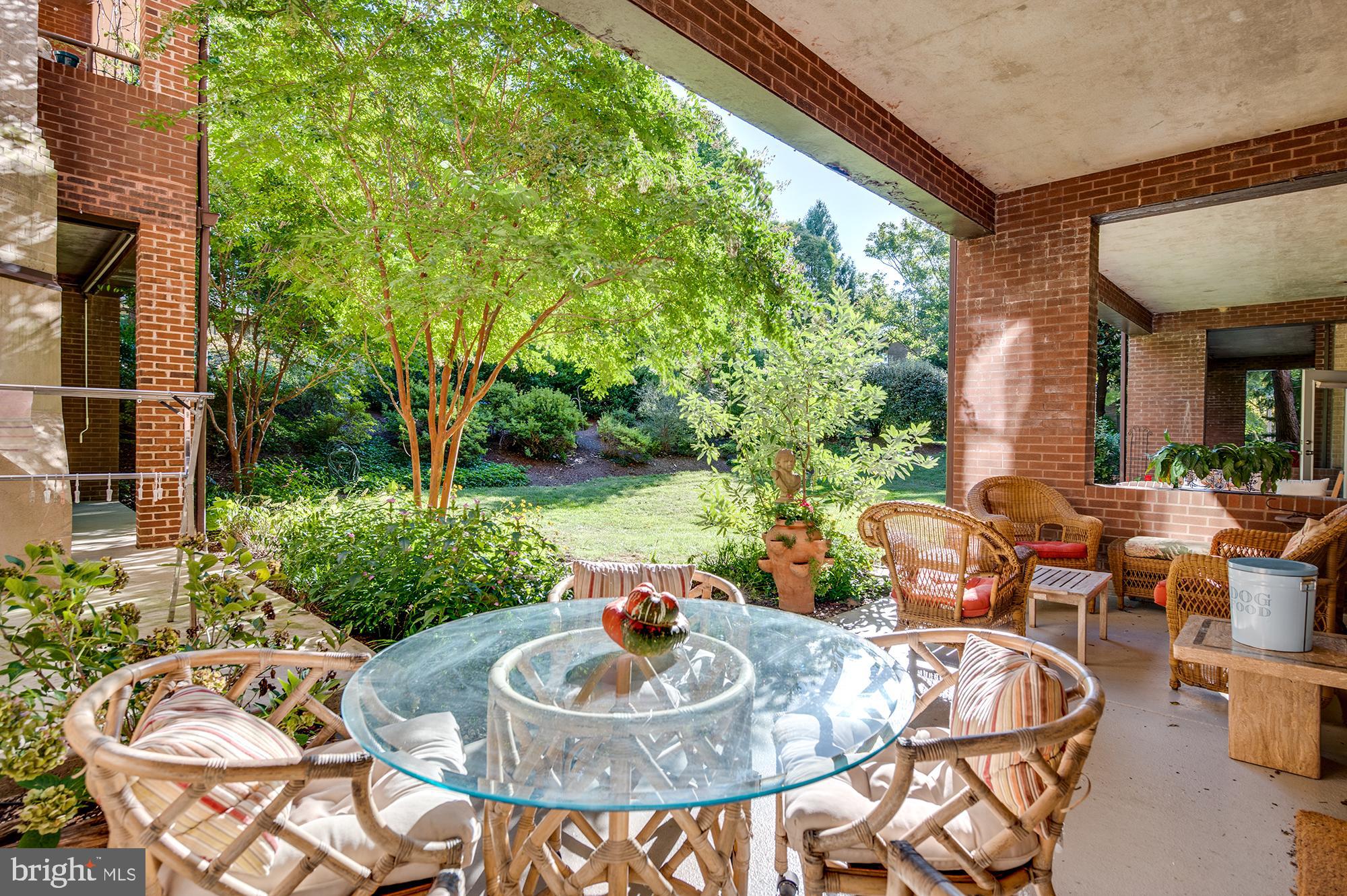 5712 Roland Avenue, Unit TB Baltimore, MD 21210 - Photo 25 of 29 Lots of natural light!