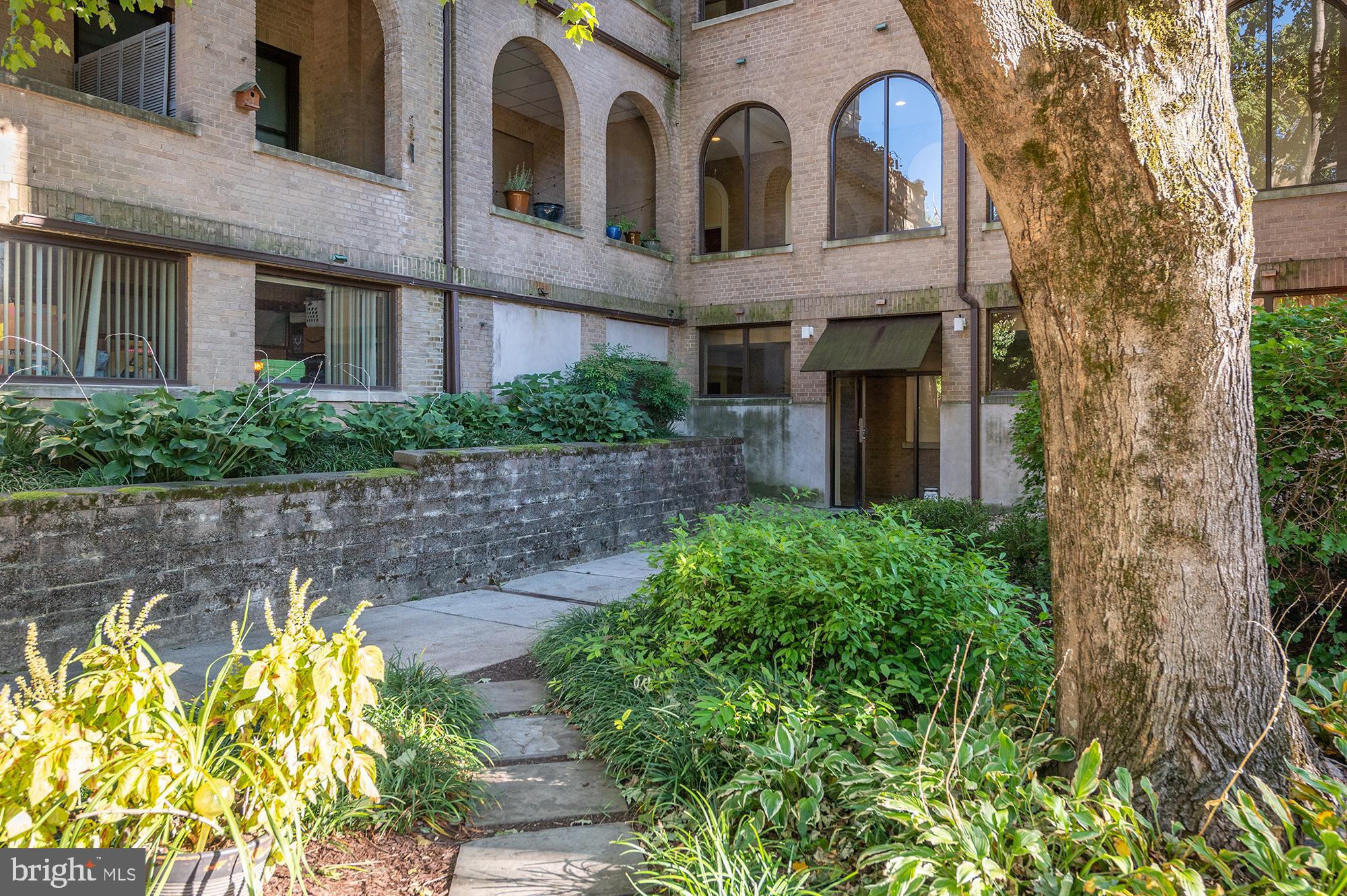 5712 Roland Avenue, Unit TB Baltimore, MD 21210 - Photo 5 of 29 Gorgeous landscaping