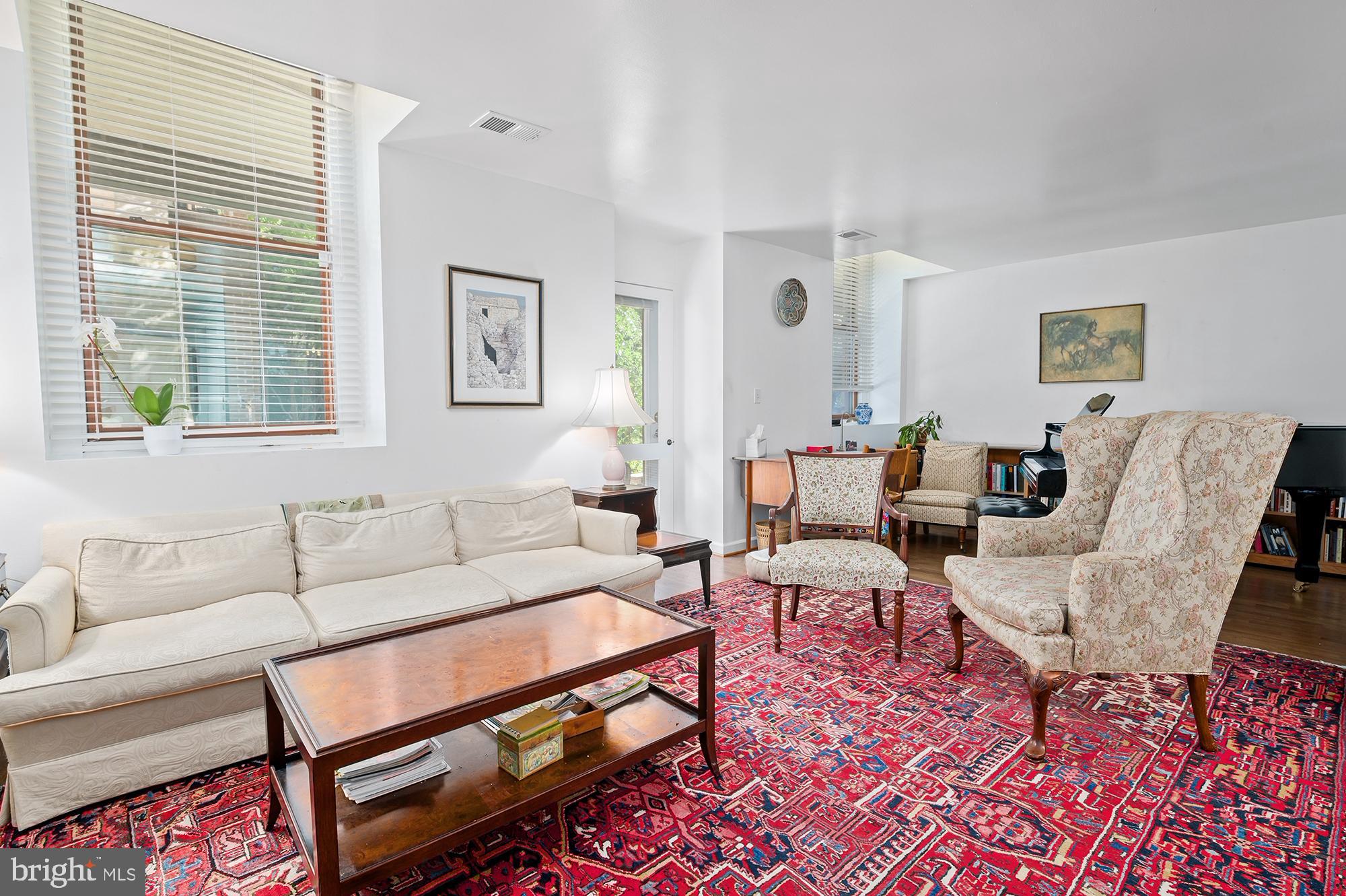 5712 Roland Avenue, Unit TB Baltimore, MD 21210 - Photo 6 of 29 Bright open living room