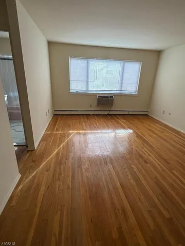 $1,500 | 573 Broughton Avenue, Unit 6A, Bloomfield, NJ 07003