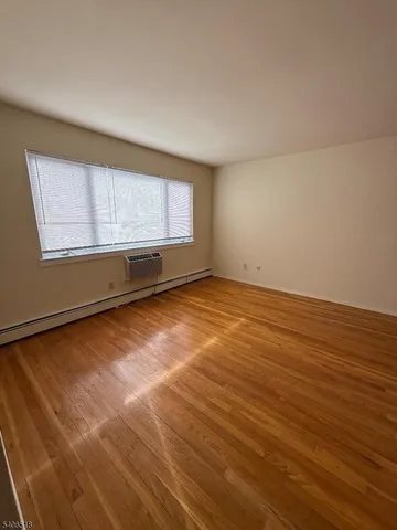 $1,500 | 573 Broughton Avenue, Unit 6A, Bloomfield, NJ 07003