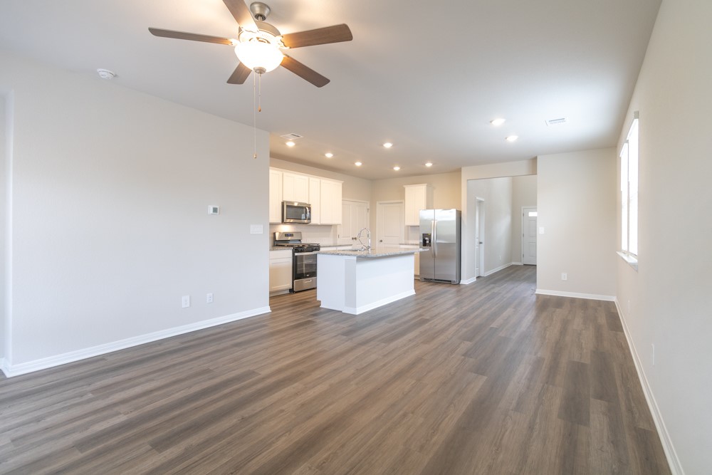 544 View Drive Georgetown, TX 78628 - Photo 8 of 39