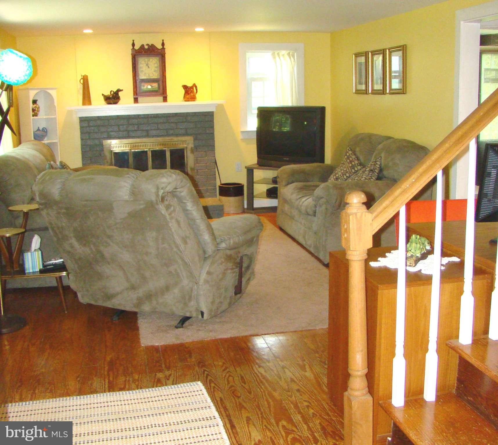 637 Pine Grove Road Bluemont, VA 20135 - Photo 11 of 29 Living Room