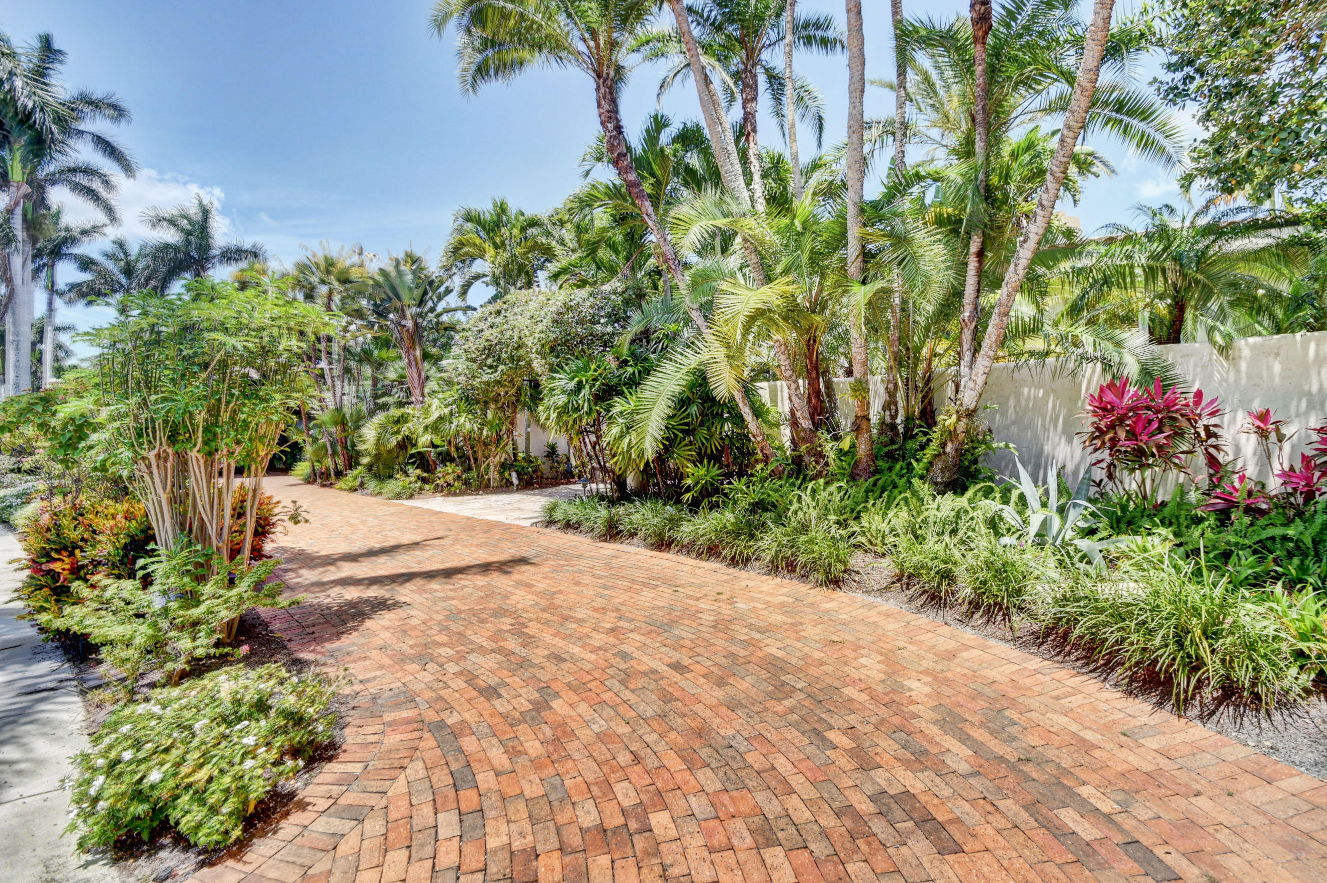 5852 Northwest 26th Court Boca Raton, FL 33496 - Photo 8 of 64 04_dsc_5215_6_7_8_9