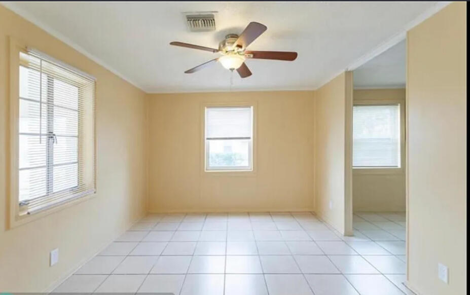 808 West 4th Street Riviera Beach, FL 33404 - Photo 3 of 10 IMG_0639