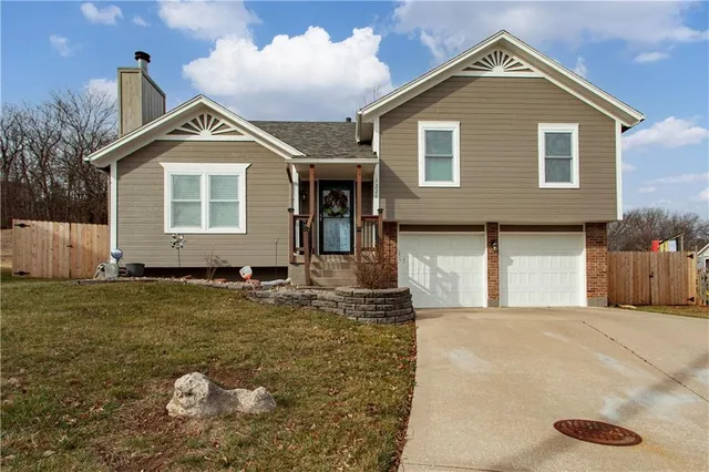 $335,000 | 1220 Dakota Star Court, Grain Valley, MO 64029