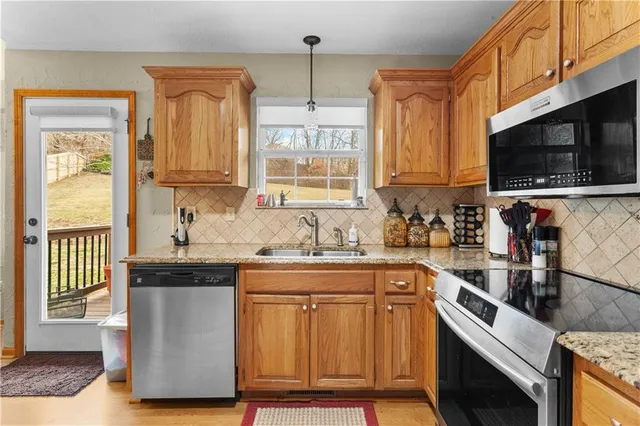 $335,000 | 1220 Dakota Star Court, Grain Valley, MO 64029