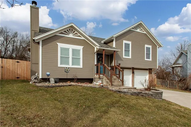 $335,000 | 1220 Dakota Star Court, Grain Valley, MO 64029