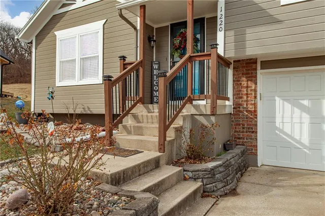 $335,000 | 1220 Dakota Star Court, Grain Valley, MO 64029