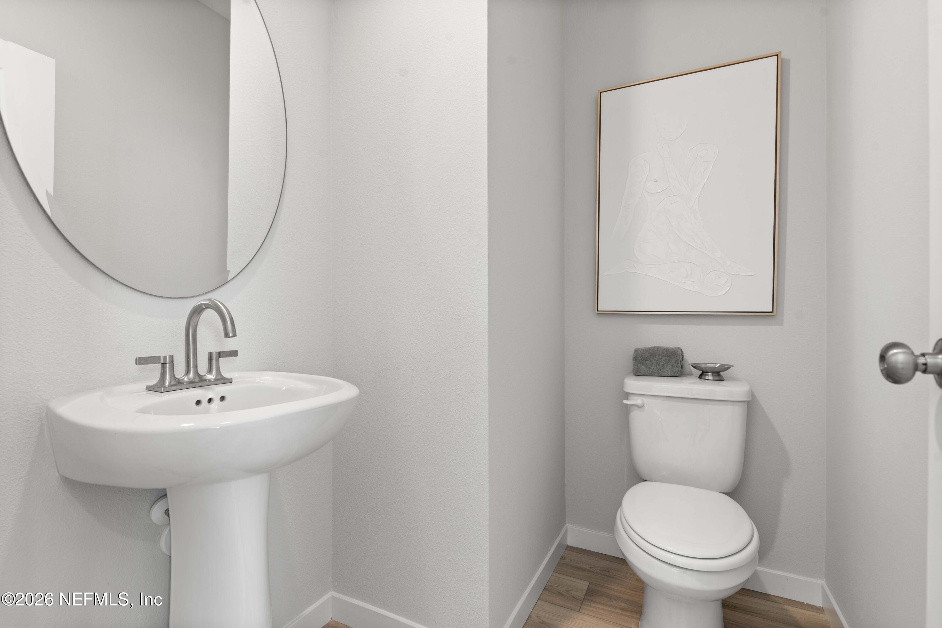 96245 Broadmoore Road Fernandina Beach, FL 32034 - Photo 19 of 33 a bathroom with a toilet a sink and a mirror