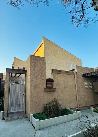 $2,900 | 2700 North Brea Boulevard, Unit 24, Fullerton, CA 92835