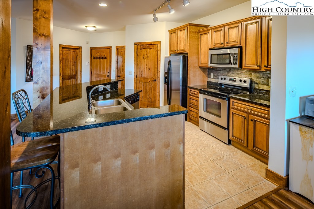 162 F Red Deer Run, Unit F Banner Elk, NC 28604 - Photo 11 of 38