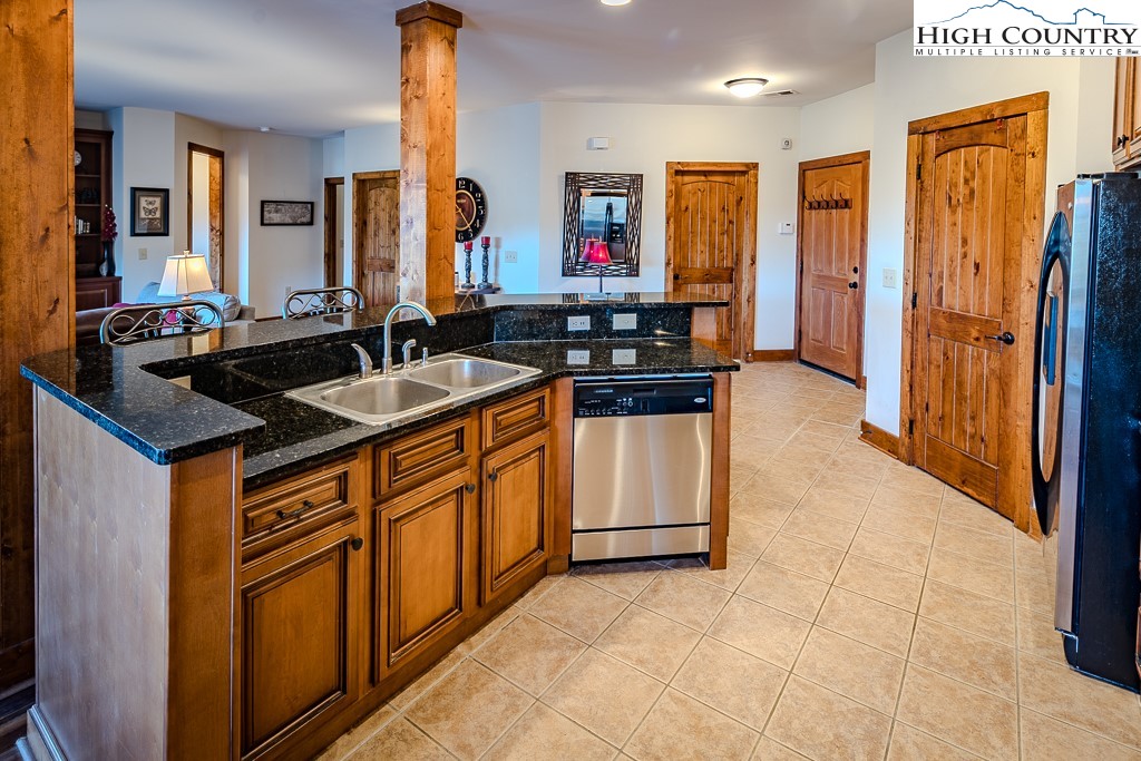 162 F Red Deer Run, Unit F Banner Elk, NC 28604 - Photo 12 of 38