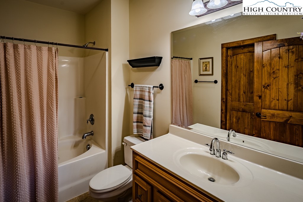 162 F Red Deer Run, Unit F Banner Elk, NC 28604 - Photo 25 of 38