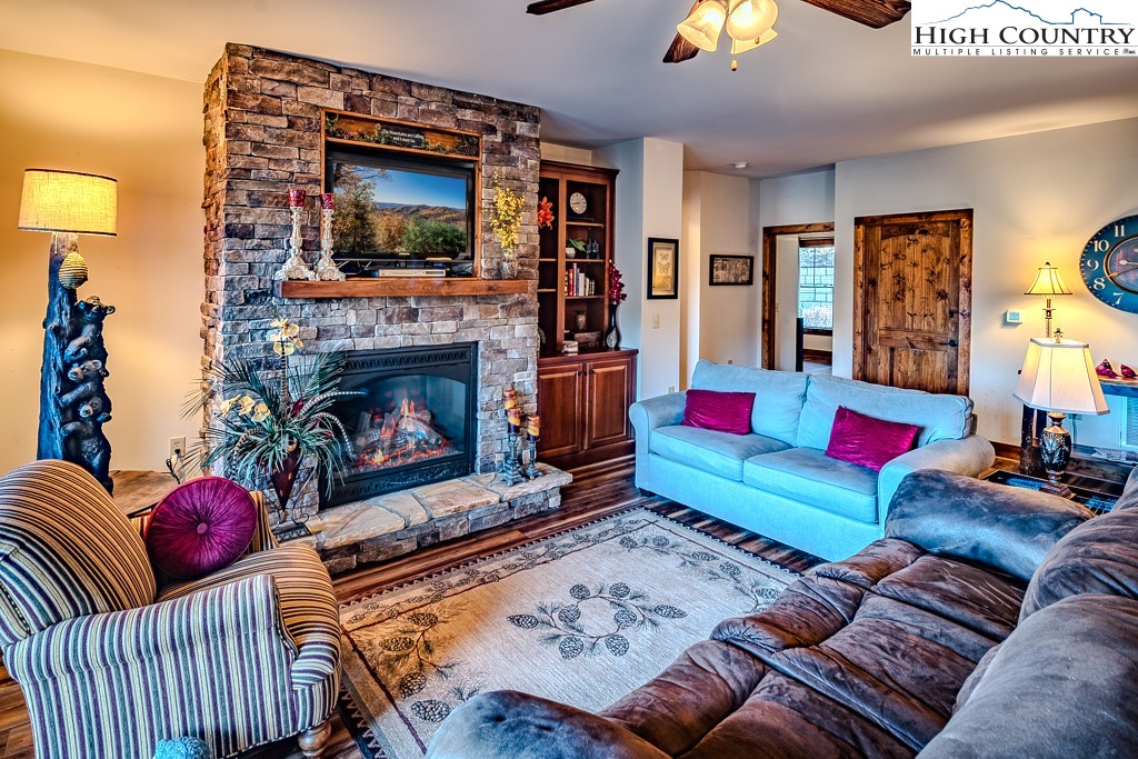 162 F Red Deer Run, Unit F Banner Elk, NC 28604 - Photo 7 of 38