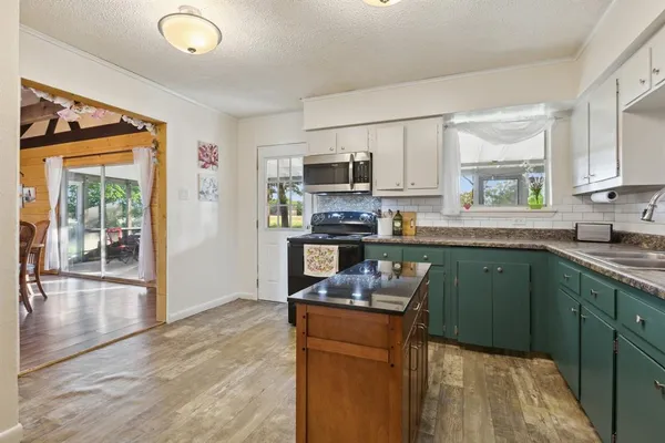 $375,000 | 2338 North Tool Drive, Seven Points, TX 75143