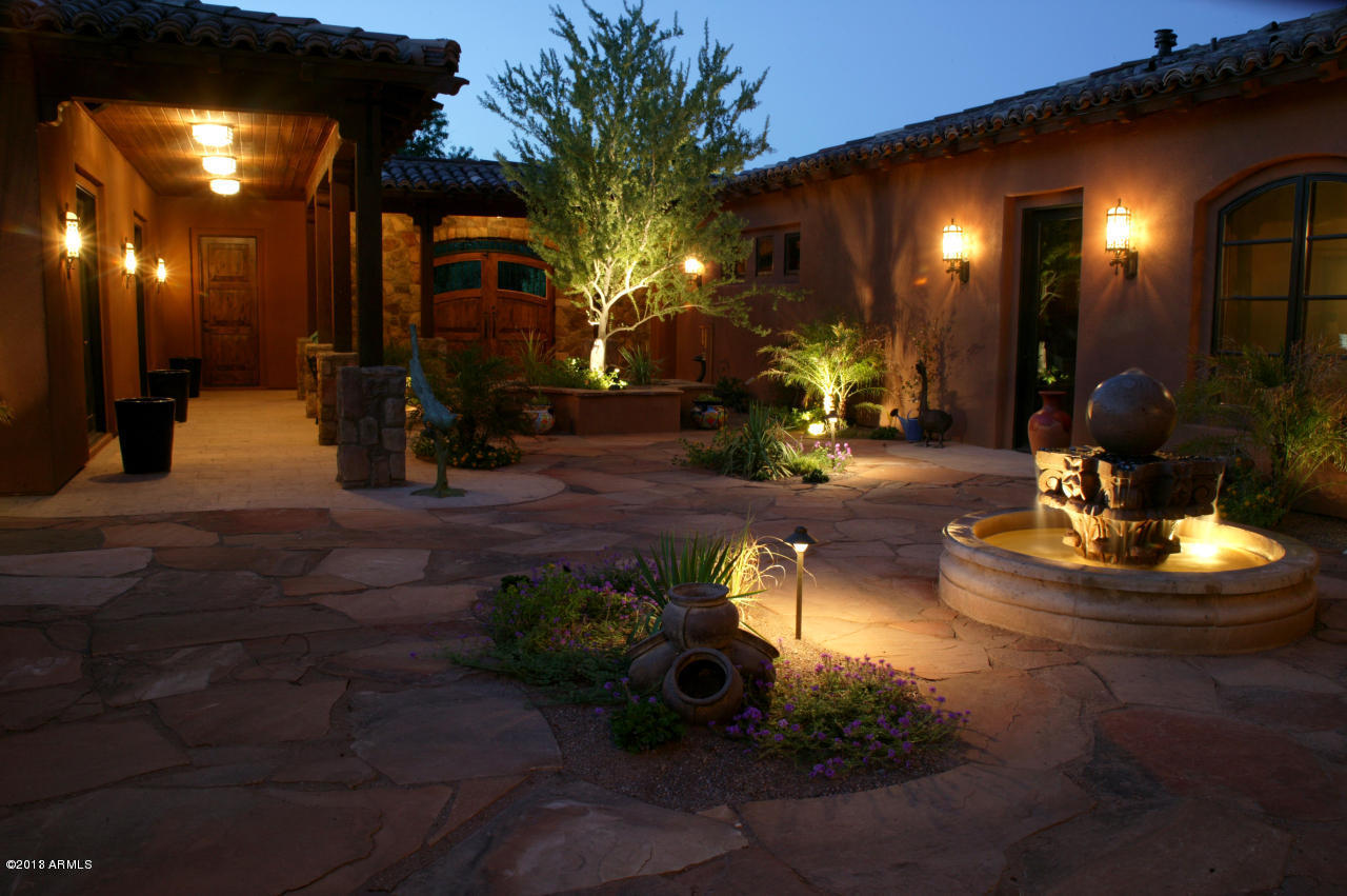 6407 East Catesby Road Paradise Valley, AZ 85253 - Photo 7 of 34 catesbycoutyard2