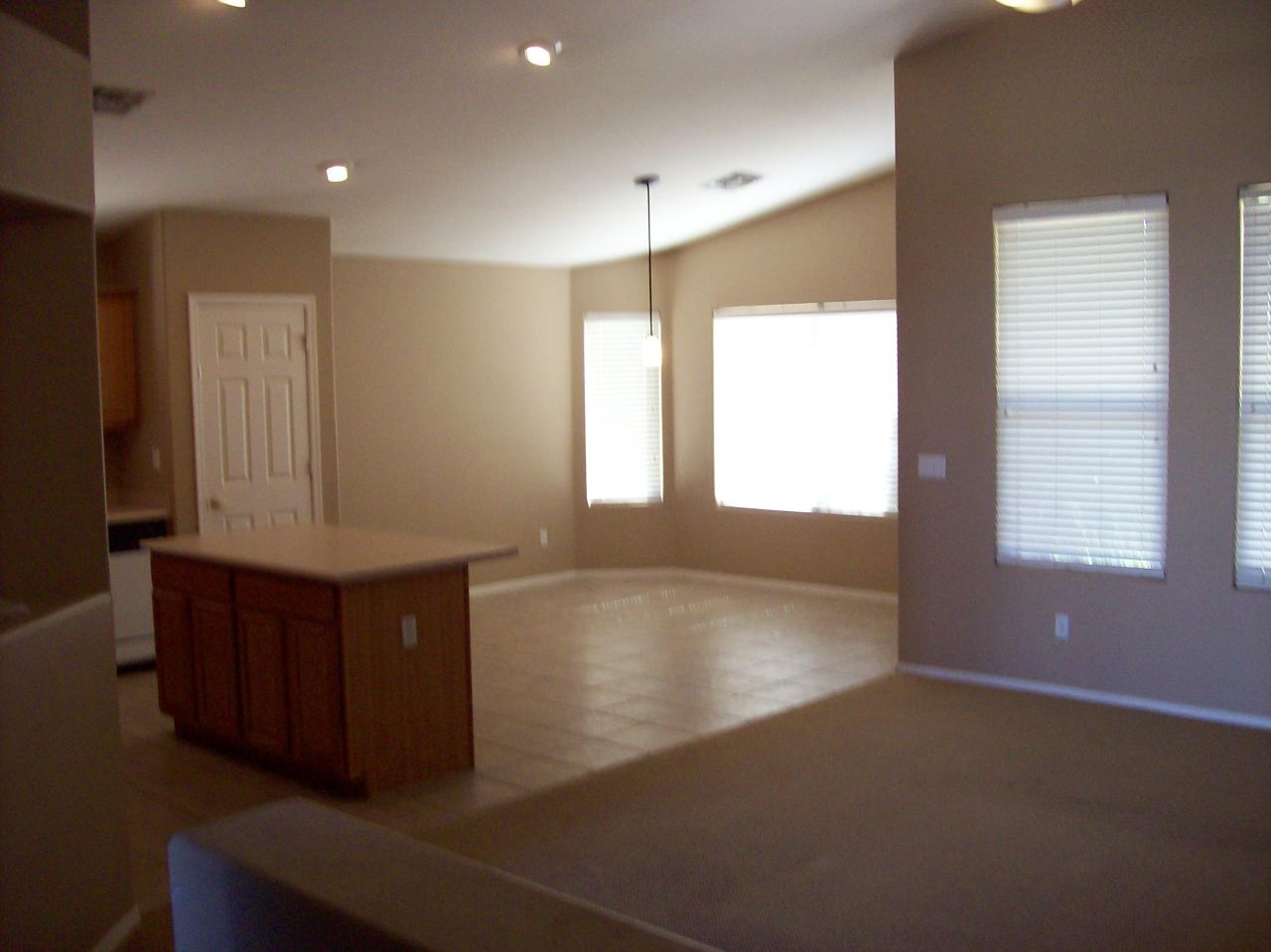 3359 East Chickadee Road Gilbert, AZ 85297 - Photo 5 of 13 Kitchen & Nook