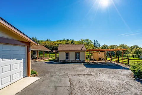 $3,100,000 | 3061 North Avenue, Napa, CA 94558