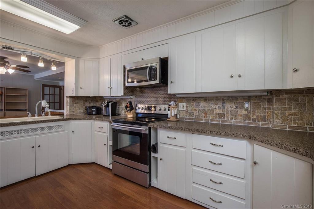 513 Higate Road Hendersonville, NC 28791 - Photo 12 of 34 Gallery Image 12