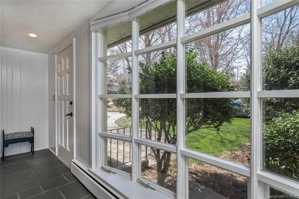 513 Higate Road Hendersonville, NC 28791 - Photo 4 of 34 Gallery Image 4